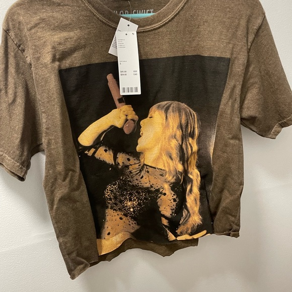 Red (Taylor’s Version) Urban Outfitters Crop - Picture 4 of 5